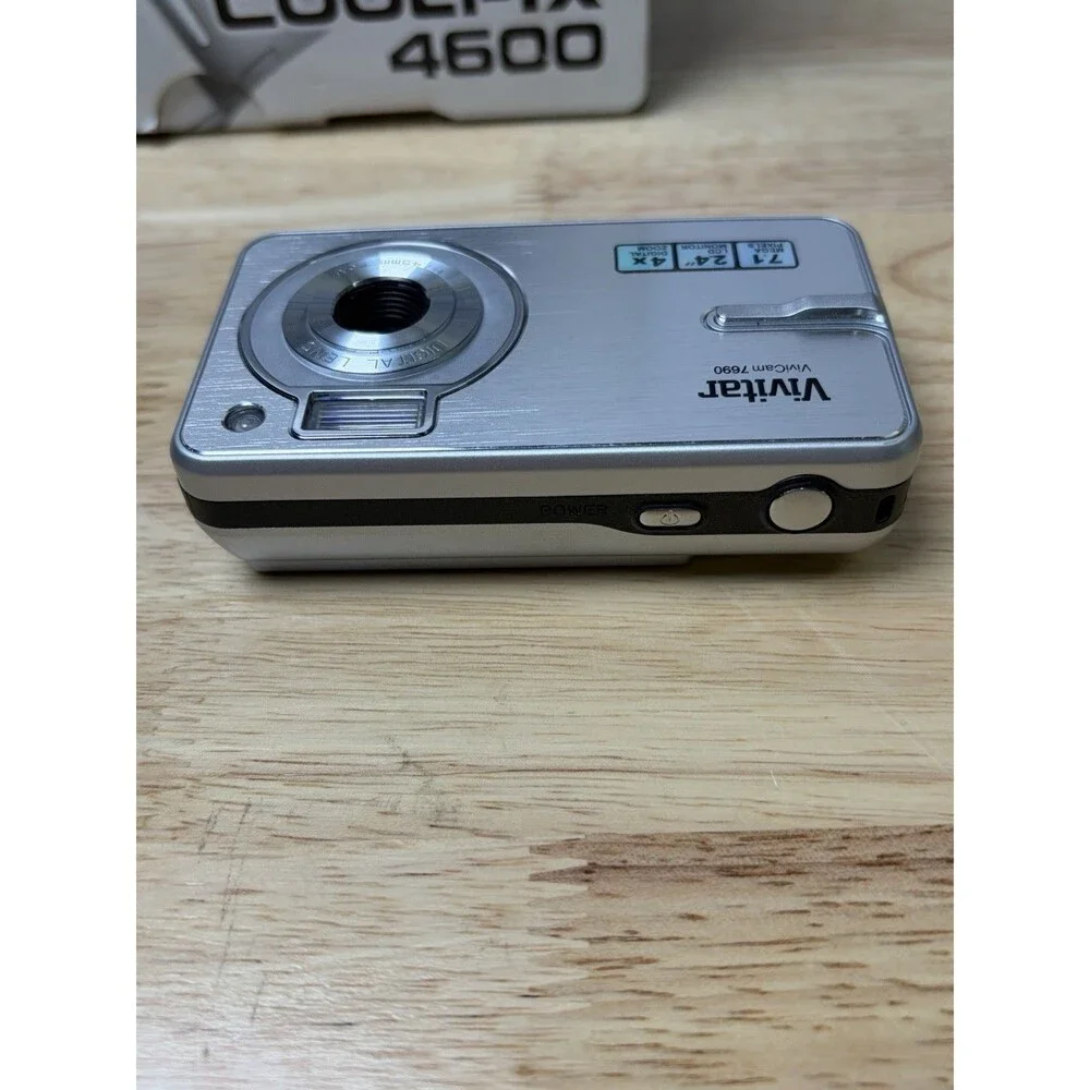 Nikon Coolpix 4600 Digital Camera Silver Tested Works w Box Charger Case SD Card